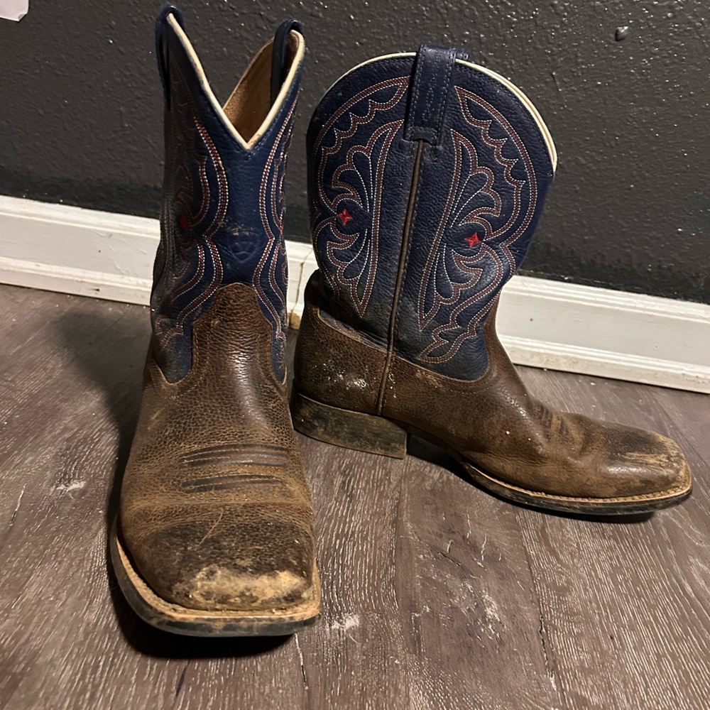 Ariat Men's Brown and Blue Western Boots
